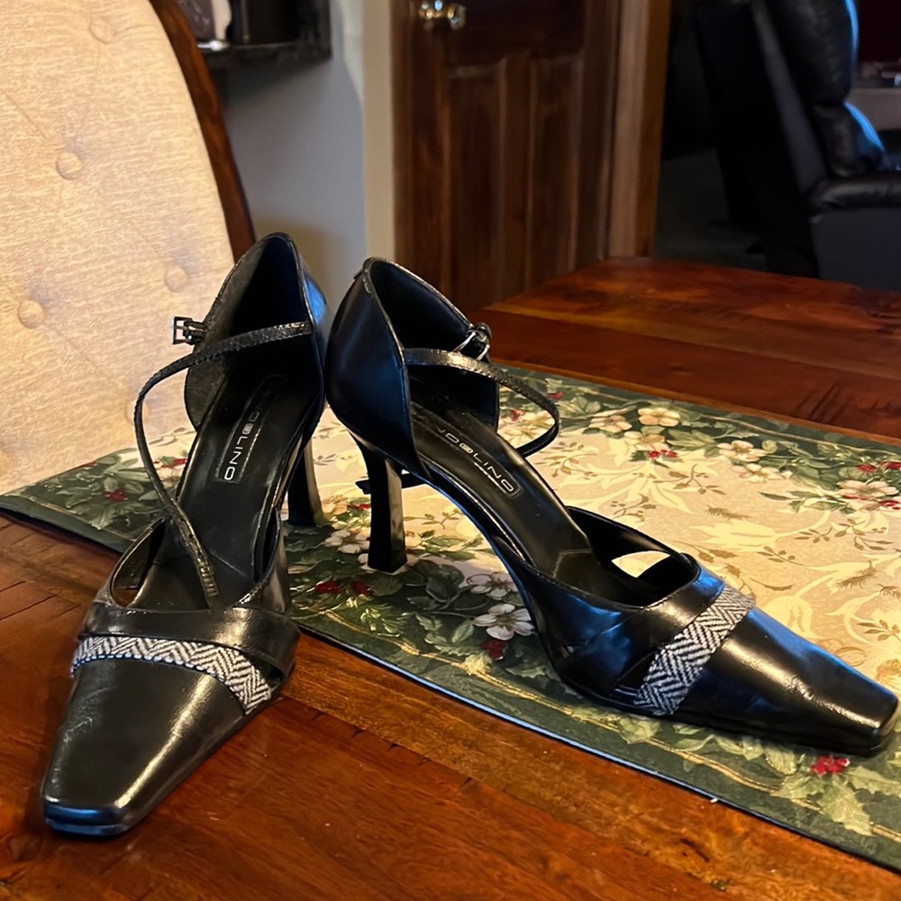 Bandolina size 7M black dress shoes with herringbone detail.
